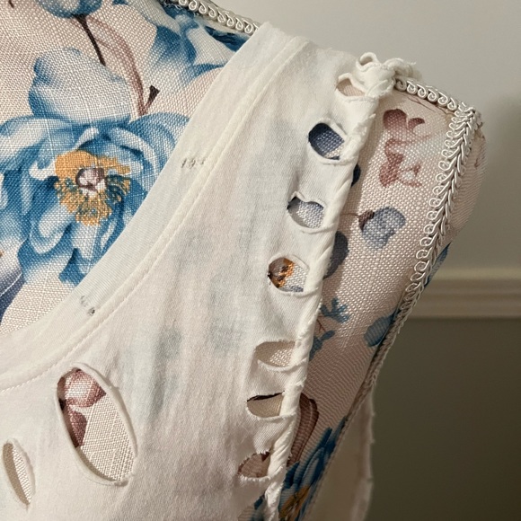 Distressed twisted tank - Picture 9 of 11